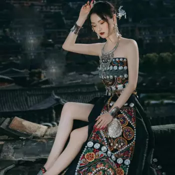 Multdesigns Этническая мода группа этнических меньшинств Miao Hmong женский костюм сценическое выступление танцы путешествия фотография женские наряды