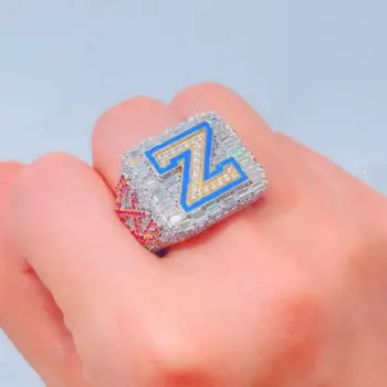 Мужское кольцо из серебра 925 пробы с эмалью и муассанитом