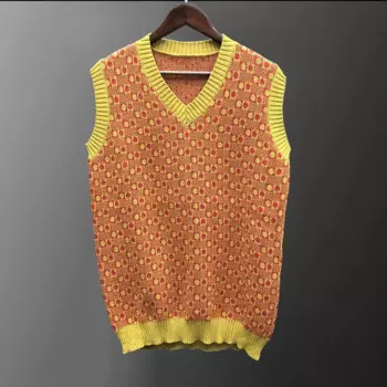 Мужской трикотажный пуловер с V-образным вырезом и принтом