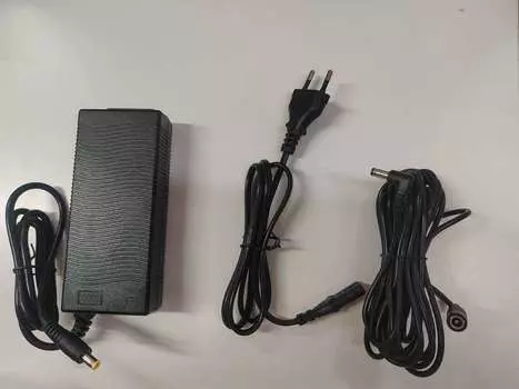 Настраиваемая вилка для робота-очистителя окон