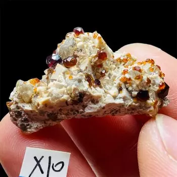 Натуральный гранат, кристалл