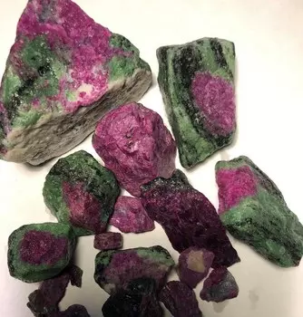 Натуральный танзанийский рубин в зоизите ACSDVOCATE