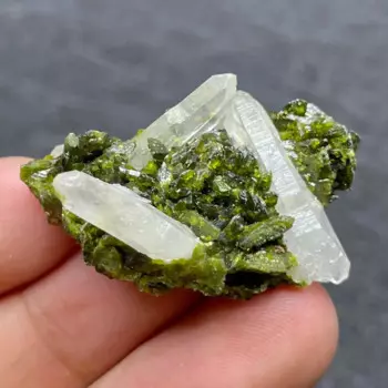 Эпидот, кристаллы кварца, набор для дома