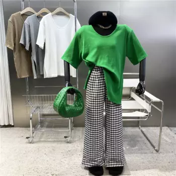 Новая брендовая оригинальный дизайн 2021 простая однотонная свободная Универсальная футболка с U-образным вырезом и коротким рукавом с внутренней нитью пуловер с разрезом сбоку Топ