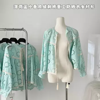 Новинка лета 2024, блузка с вышивкой и круглым вырезом, женская дизайнерская нишевая свободная милая блузка с рукавами-фонариками