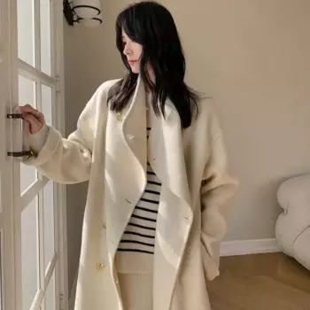 Новинка Осень-зима 2023 высококачественное Длинное свободное двустороннее шерстяное пальто с золотой пряжкой Женское шерстяное пальто с воротником-стойкой