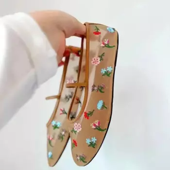Новые балетки на плоской подошве с круглым носком с вырезами и цветочной вышивкой, дышащие сетчатые туфли карамельной расцветки в стиле ретро