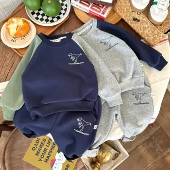 Новый весенне-осенний комплект детской одежды с рисунком динозавра, детские комплекты из двух предметов для мальчиков, повседневный спортивный костюм для мальчиков, топы, брюки