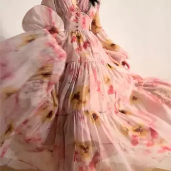 Облегающее праздничное платье миди с пышной юбкой