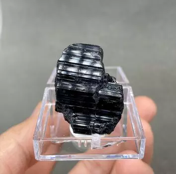 Образцы черного турмалина QIANCHUAN