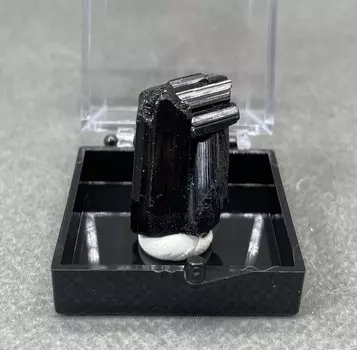 Образцы черного турмалина QIANCHUAN