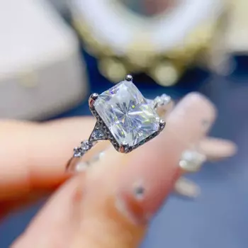 Обручальное кольцо из серебра 925 пробы с муассанитом, 6 х8 мм