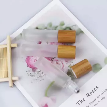 Оптовая продажа, пустой прозрачный флакон для духов с бамбуковой крышкой и роликами, 100 шт., эфирное масло 10 мл, 15 мл