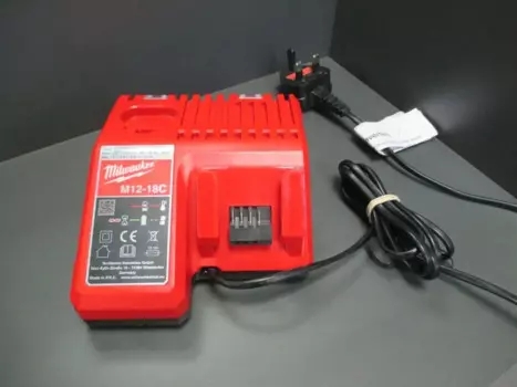 Оригинальное двухпортовое зарядное устройство Milwaukee M12-18C 12v - 18v M12 M18 149547