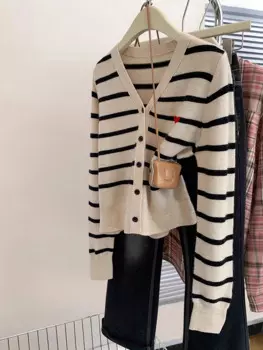 Осенний вязаный кардиган в полоску, с V-образным вырезом