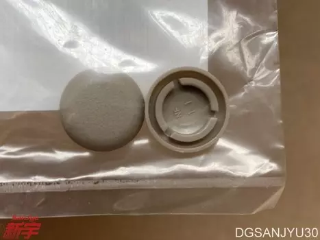 PAJERO V70V90V80V60 GRANDIS NA0W Винтовая крышка обшивки передней двери, БОЛЬШОЙ ВИНТ MR 647326 БЕЖЕВЫЙ) 2шт