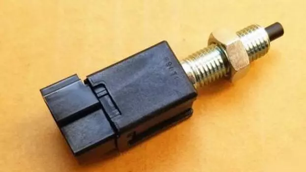 Переключатель сцепления, 2P LANCER CK CT CZ CY0A PAJERO V9 # V7 # V6 # V8 # Etc.MB435457 N/C нормально закрытый