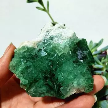 Пироизумрудная чакра-сердце из флюорита