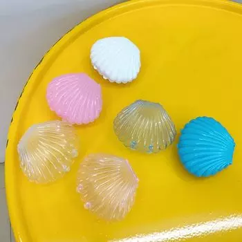 Пластиковая шкатулка для украшений в форме ракушки