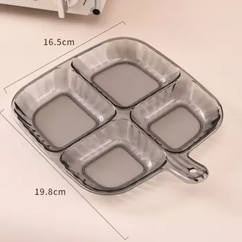 Пластиковый поднос с четырьмя отделениями