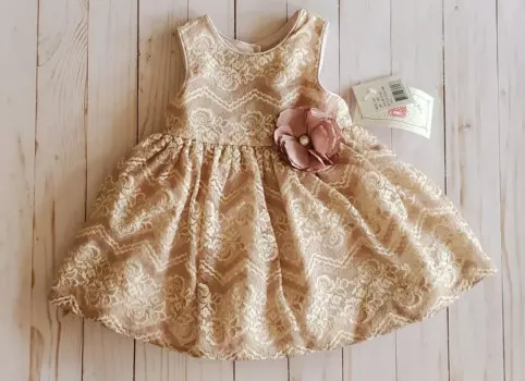 Платье кружевное без рукавов, с круглым вырезом