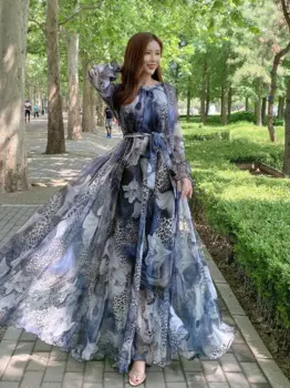 Платье с длинным рукавом