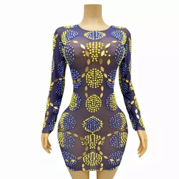 Платье с длинным рукавом и синим жемчугом