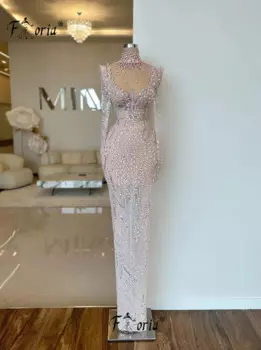 Платье с длинными рукавами и бусинами, в пол