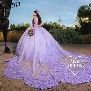 Платье с открытыми плечами и кружевной юбкой