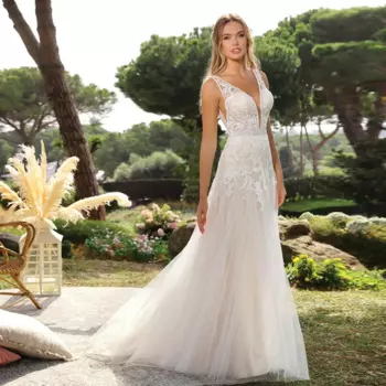 Платье свадебное кружевное из фатина, без рукавов