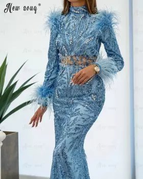 Платье женское вечернее с синими перьями