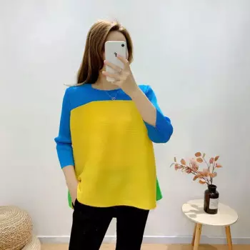 Плиссированная модная футболка для женщин, новинка сезона осень 2023, модная темпераментная свободная и Приталенная футболка с круглым вырезом, Женский Топ