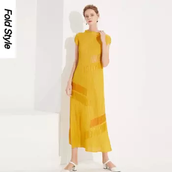 Плиссированное однотонное платье с запахом на плечах Новинка весна-лето 2024 женское стильное приталенное длинное платье в стиле ретро с круглым вырезом