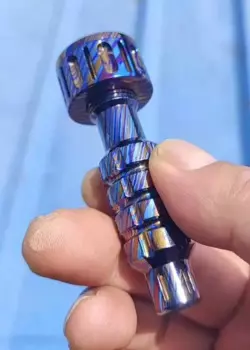 Подержанная титановая отвертка для лошадей EDC