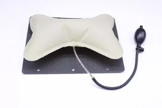 Подушка для спины, надувная, с ручным управлением