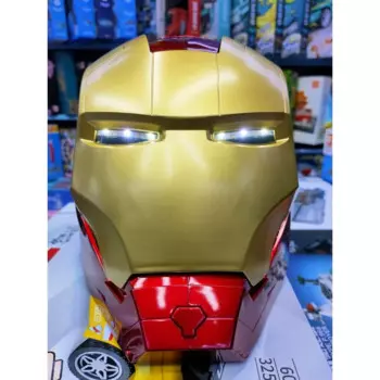 Пригодная для носки светящаяся Игрушка Железный человек Шлем перчатка Женская фигурка на стол Коллекционная аниме модель игрушки Фигурки подарок