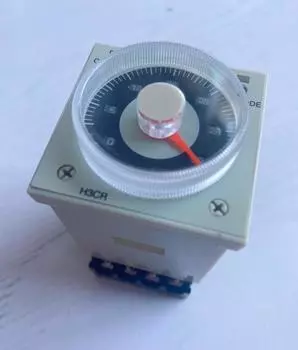 Реле времени на 1, 2 с-300 ч 50/60 Гц, 1, 2, 8 контактов, задержка цикла включения и выключения с базовым питанием