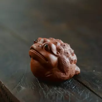 RI ONIY TEASET Золотая жаба из фиолетовой глины