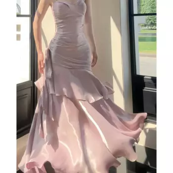 Роскошное нишевое платье с оборками и лямкой на шее