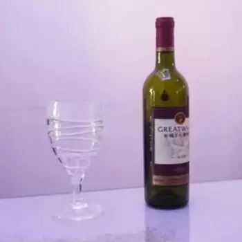 Роскошное воздушно-десантное вино и стекло, сценические фокусы, комедийный кубок, подвесной в воздухе, магия, воздушно-десантные магические иллюзии, реквизит для трюков