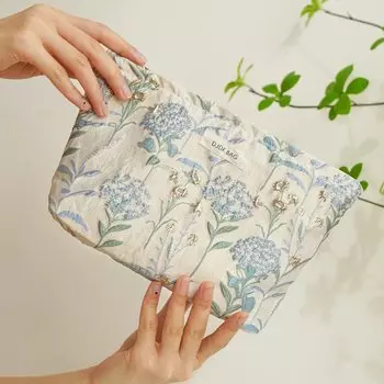 Розовая косметичка из полиэстера