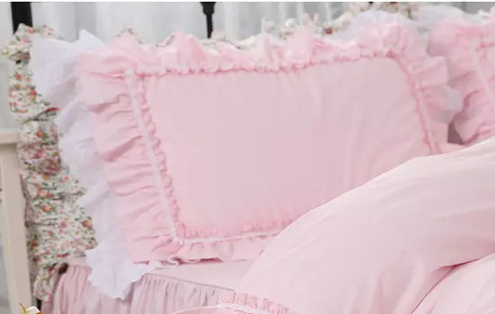 Розовая кружевная наволочка Juliette Dream