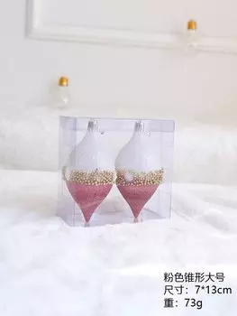 Розовые рождественские шары из пластика