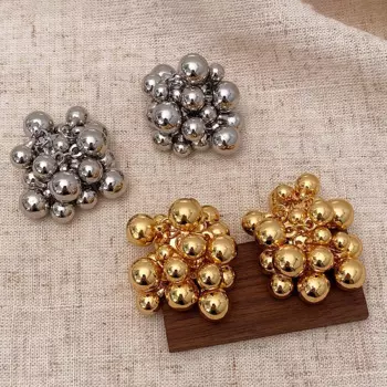 Серьги-гвоздики из серебра 925 пробы с бусинами