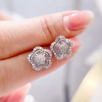 Серьги-гвоздики в виде цветка диаметром 18K