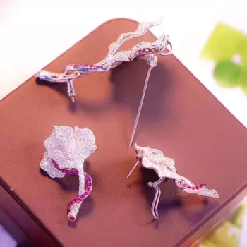 Серьги женские из серебра 925 пробы с фианитом