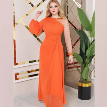 Шифоновое платье с бисером и круглым вырезом