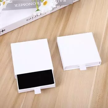 Шкатулка для украшений из картона