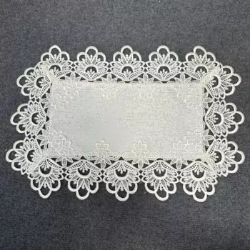 Скатерть из полиэстера с кружевной вышивкой