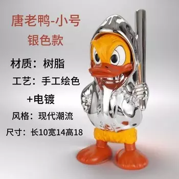 Статуя Дональда Дака MINISO